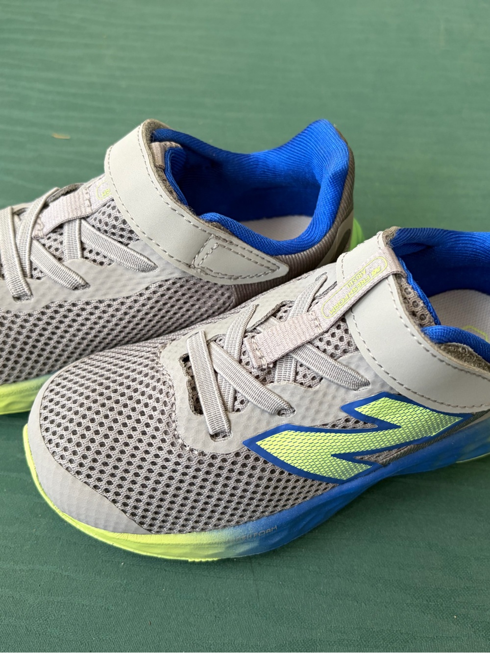 NW/OT New Balance kids Fresh Foam Arishi